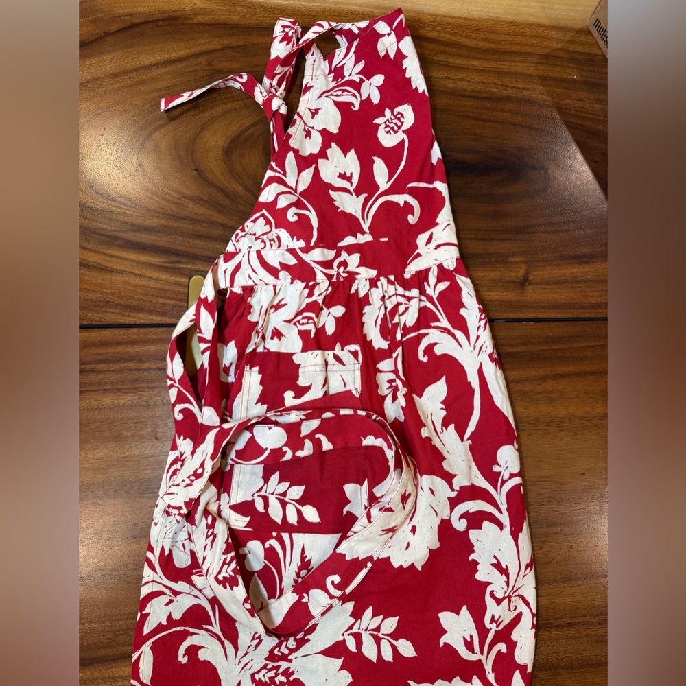 Tag Red and White Floral Apron